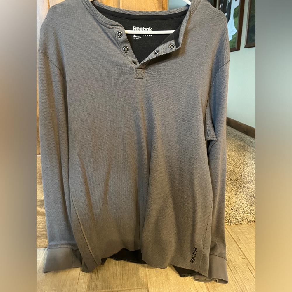 Men’s reebok Henley size large, gray and black